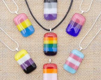 Collana LGBTQ + Gay Pride Pendente Lesbica Bisessuale Transgender Non Binario Asessuato Gioielli Gioielli Bi Trans Ace Gay Gift Rainbow