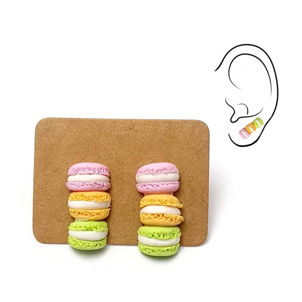 Boucle d'oreille 3 macarons français - gâteau gourmande - pâte polymère - fait main - dessert miniature fantaisie - puce - clou - tige