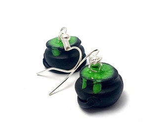 Halloween earring - phosphorescent cauldron - witch - green - gourmet - polymer paste - handmade - fluorescent