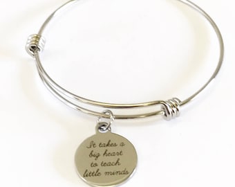 Er is een groot hart voor nodig om kleine geesten te leren uitzettende armband bedelarmband, nieuwe leraar terug naar school sieraden cadeau voor haar, cadeau leraar