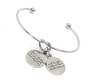 Regalos de las Escrituras, Pulsera "Revestida de Fuerza y Dignidad", Proverbios 31:25, Regalo para mujer cristiana, Regalo para ella, Regalo para esposa, Regalo para hija