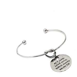 Regalo di fede, braccialetto con ciondoli Act Love Walk, citazione delle Scritture di Michea 6 8, agire giustamente, amare la misericordia, camminare umilmente, gioielli delle Scritture, regalo per la figlia