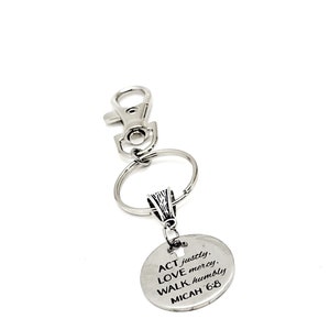 Portachiavi con ciondolo a clip &quot;Agisci con giustizia&quot;, &quot;Ama la misericordia&quot;, &quot;Cammina umilmente&quot;, Michea 6-8, Versetti biblici, Regalo cristiano, Battesimo