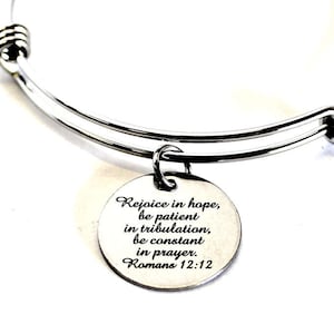 Freuen Sie sich auf Hoffnung Römer 12 12 Expanding Armreif Bettelarmband, Bibel-Vers-Schmuckgeschenk, Tochter Geschenk für sie, Abschlussgeschenk, Inspiational