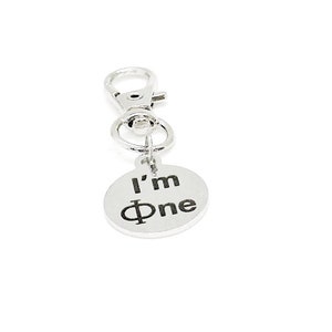Soy Phine Clip On Charm, Estoy bien, Letra griega Phi, Estudiante universitario de matemáticas, Nuevo trabajo, Programación, Desarrollador, Encanto de bolsa, Encanto de mochila