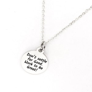 Regalo de motivación, No te conformes con el bien, Trabaja para ser genial, Regalo de collar, Regalo para hija, Regalo del equipo de ventas directas, Regalo de aliento para ella