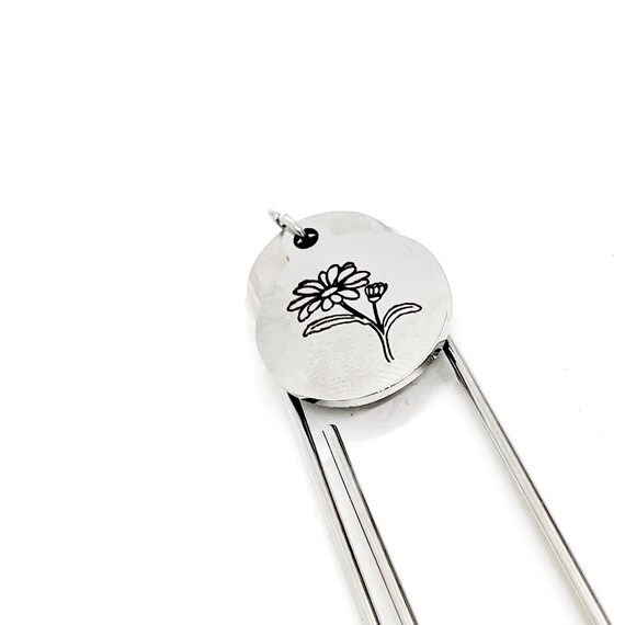 Birth Month Flower Bookmark, April Flower Bookmark, Daisy Bookmark, Charm Bookmark, April Birthday Gift, Reader Gift, Daisy Charm Bookmark