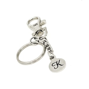 Llavero inicial, llavero con dije de letra, regalo de coche nuevo, 16 cumpleaños, regalo de decimosexto cumpleaños, regalo para ella, regalo de hija, regalo de esposa