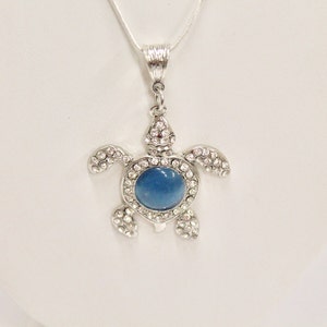 Blauwe steen zilveren schildpad hanger aan zilveren ketting, schildpad ketting, schildpad sieraden, Sealife sieraden, sprankelende schildpad, cadeau voor haar