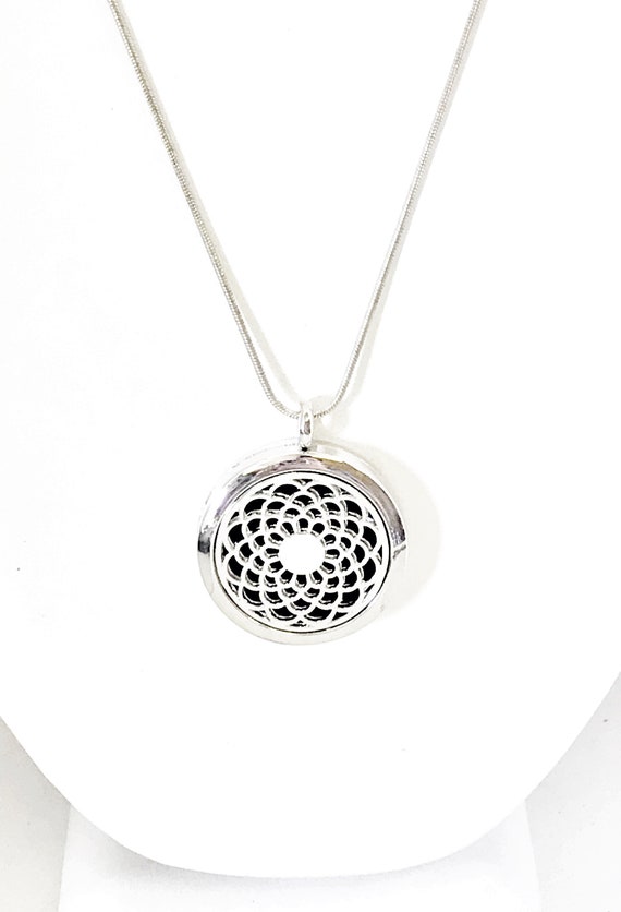Diffuser Necklace, Round Diffuser Necklace, Filigree Pendant, Scent Diffuser, Scent Pendant, Scented Necklace, Diffuser Pendant Jewelry