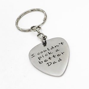 Papa-Geschenk, Papa-Schlüsselanhänger, „I Couldn't Pick A Better Dad“, Gitarren-Pick-Schlüsselanhänger, Geschenk für Ihn, Geschenk für neuen Papa, Geschenk für Papa