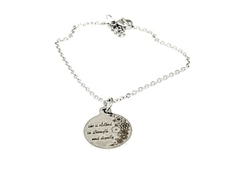 Pulsera con dije "Ella está vestida de fuerza y dignidad", Proverbios 31:25, mujer, joyería bíblica, regalos de fe, regalo para hija, regalo para esposa