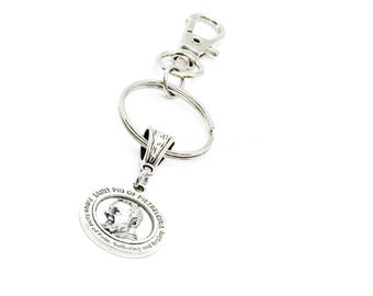 Llavero con abalorio de San Pío de Pietrelcina, patrón del dolor, el sufrimiento y la sanación, santos católicos, regalos de fe, regalo de condolencia.