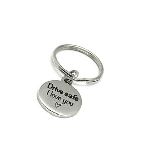 Chaveiro com pingente "Eu te amo" "Dirija com segurança", presente para carro novo, presente de formatura, presente para filho, presente para filha, marido, esposa, novo motorista, carteira de motorista
