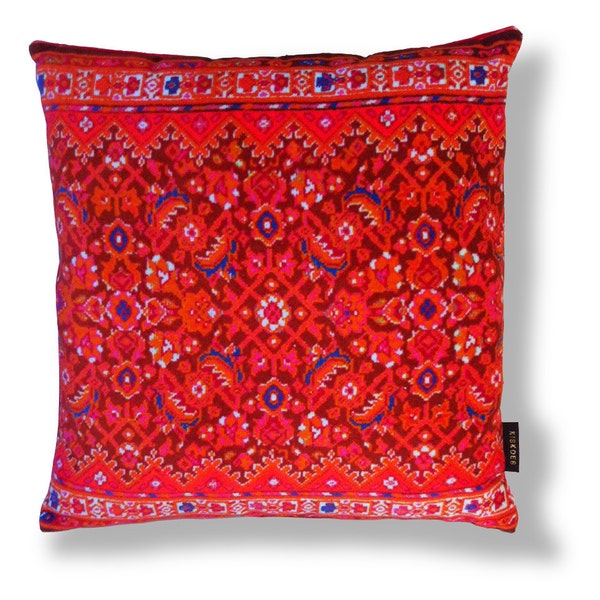 Coussin déco de velours rouge FRAISE