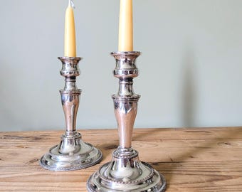 美しいアンティークシルバーメッキキャンドルホルダーペア - ジョージ