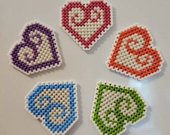 Ímã de geladeira em forma de coração de dia dos namorados feito à mão com ponto cruz - Design 23