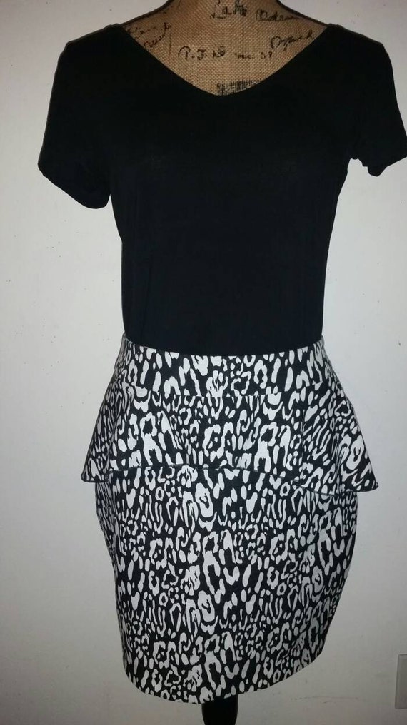 Black and White 90's Animal Print Bebe Short Penc… - image 1