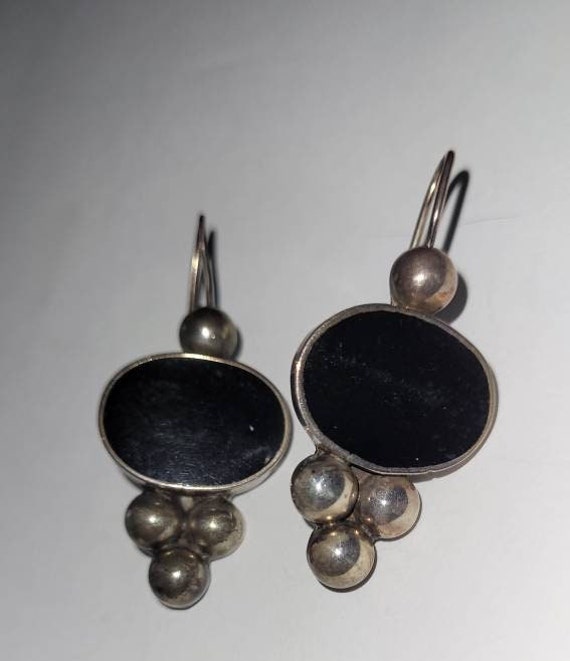 1980's Vintage Onyx and Silver Fashion Earrings - image 3