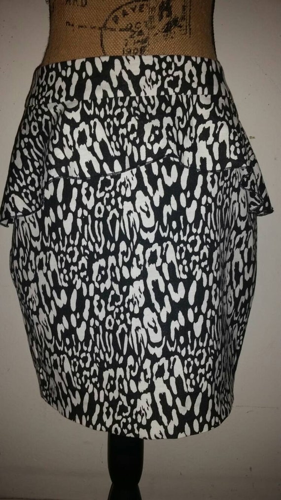 Black and White 90's Animal Print Bebe Short Penc… - image 2