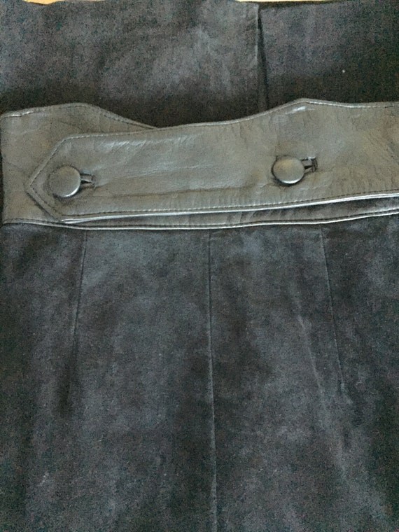 2000’s Danier leather skirt - image 3