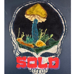 売り切れです！似たようなグレイトフル・デッドのコーデュロイパッチ 6x8 縫い付けアップリケ スティールを作れます。パーカーの背面用。ハンドメイド、ユニークな一品です。