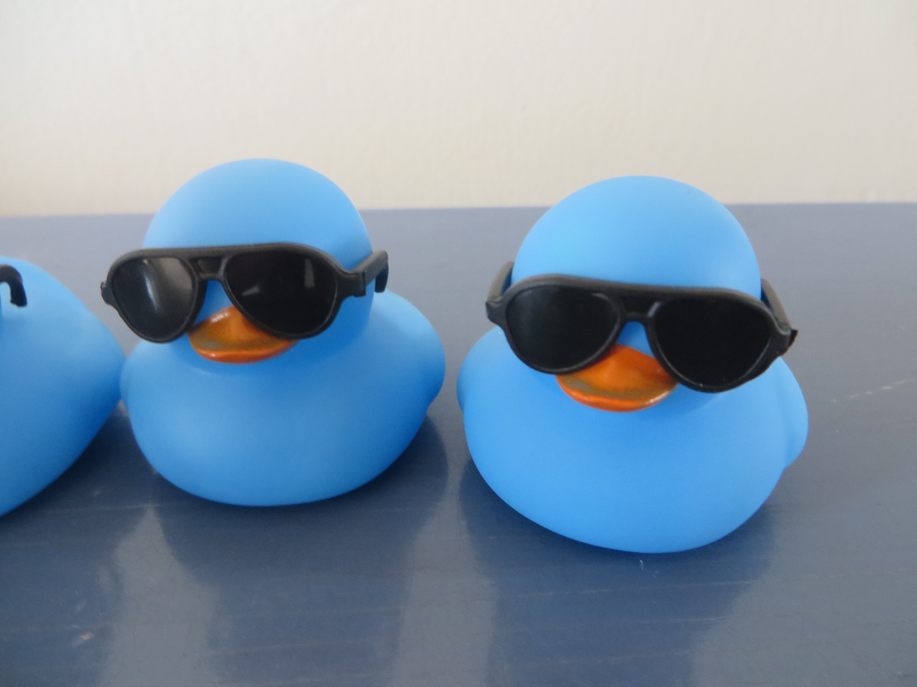 Reageer Minnaar Luipaard Blauwe Neon RubberEndjes met zonnebril Voor badtijd blauwe - Etsy Nederland