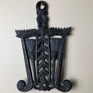 Vintage Grain and Tassel Trivet