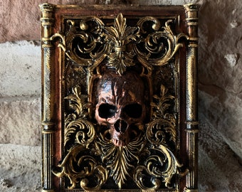 Placa victoriana gótica de damasco con calavera