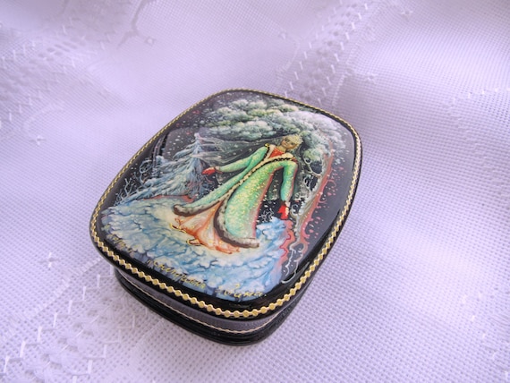 Snegurochka Kholui Jewelry box Laquer miniature Snowy girl Laquer box