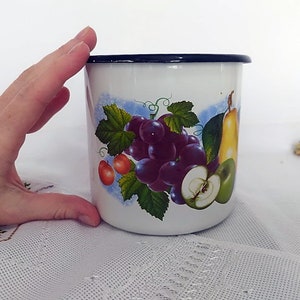 Large enamel mug / black rim camping mug / white enameled mug / vintage enamelware / farmhouse cottage rustic cup / fruit 1 L / 1.9 pt