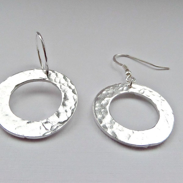 Feinsilber Kreis Ohrringe, Silber Kreise auf Sterling silber, gehämmert Kreis Ohrringe, Silber gehämmert Ohrringe, UK-Verkäufer