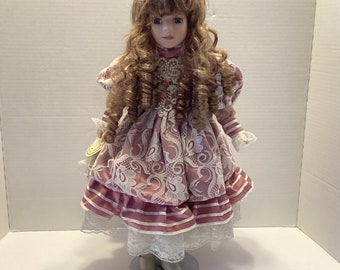 Vintage  Doll.  Heritage  mint Condition. Duck   House,   Quality  Heirloom To Remember. 17 Inches Tall. Blue Eyes. Blond Hair. FREE SHIPING