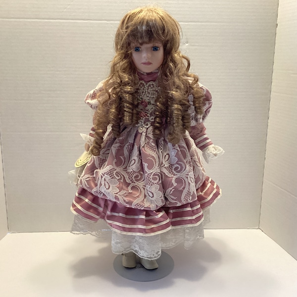 Vintage  Doll.  Heritage  mint Condition. Duck   House,   Quality  Heirloom To Remember. 17 Inches Tall. Blue Eyes. Blond Hair. FREE SHIPING