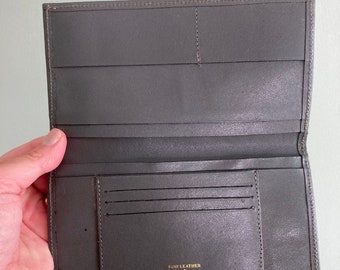 15 % DE RÉDUCTION DE PRIX Portefeuille en cuir gris, porte-cartes. Carte de crédit. Remarques. Cuir fabriqué en Angleterre