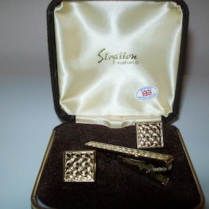 Vintage Stratton Cuff links and matching tie clip, in the original box. Gentleman's set. Wedding gift. Groom Best man