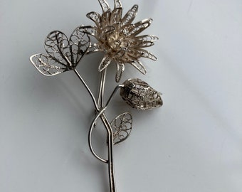 Vintage Filigree floral brooch. 1980's jewellery. Costume jewellery. Filigree flowers.