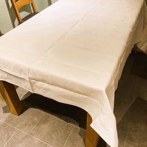 nappe en lin vintage. Lin damassé Motif floral. Grand format banquet