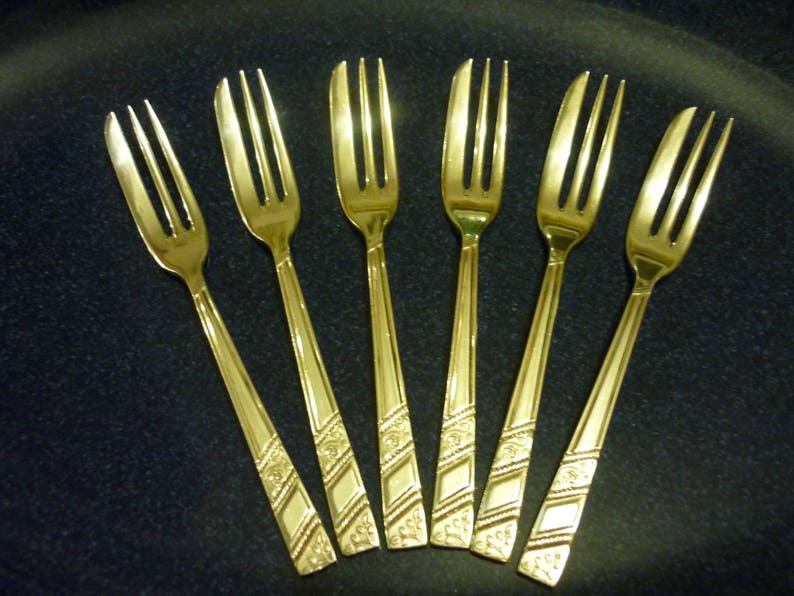 C. pastry forks 50/% PRICE REDUCTION Selection of Vintage Viner Silver Rose Cutlery fish knives teaspoons forks