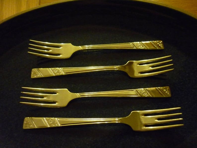 C. pastry forks 50/% PRICE REDUCTION Selection of Vintage Viner Silver Rose Cutlery fish knives teaspoons forks