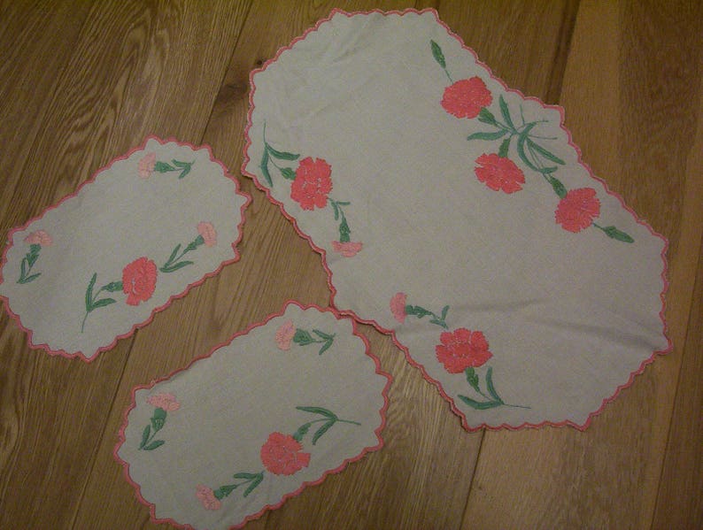 Linen Dressing Table Set Embroidered Pink Flowers Three Image 0