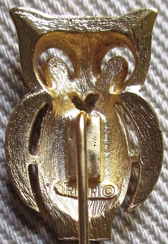 Trifari Vintage Gold Tone Owl Stick Pin - image 2