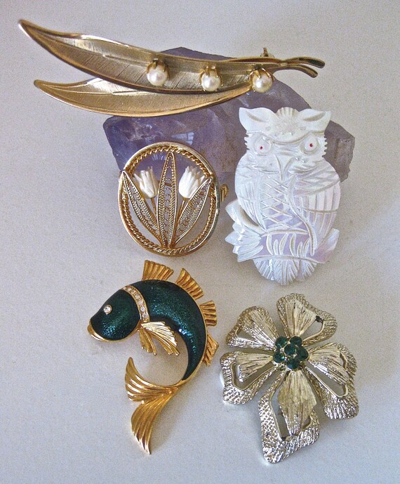 Brooches / Collection of Five Mid Century Pins