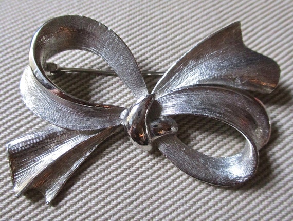 1960s Brushed Silver Toned Bow