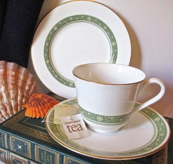 Vintage Royal Doulton China Service Rondelay Pattern