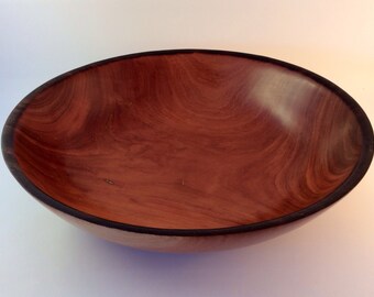 Absolutely stunning wooden bowl made from Australian Blue Gum with textured and blacken rim. Perfect salad or fruit bowl, great gift/present