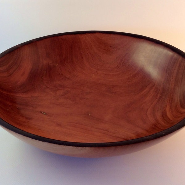 Absolutely stunning wooden bowl made from Australian Blue Gum with textured and blacken rim. Perfect salad or fruit bowl, great gift/present