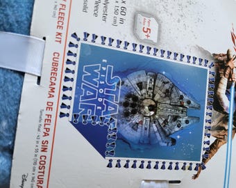 Star Wars Fleece Throw Kit: Episode IV Millennium Falcon (43x55 in)