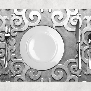 Set de table plastifié motif baroque argenté image 4