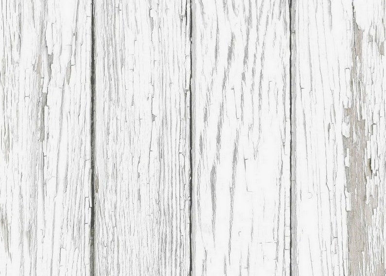 Puede incluir: Tablas de madera pintadas de blanco con un aspecto desgastado y deslucido. La pintura se est&aacute; descascarando y agrietando, revelando la veta natural de la madera debajo. Las tablas est&aacute;n dispuestas verticalmente, creando una est&eacute;tica r&uacute;stica y vintage.